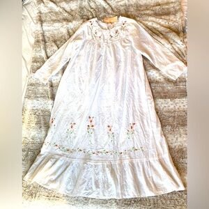 🌹New. LA Cera 100% Long Embroidered Gown🌹